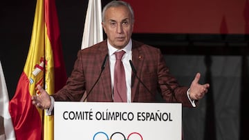 El presidente del COE, Alejandro Blanco, interviene durante la VI Gala del Patinaje.