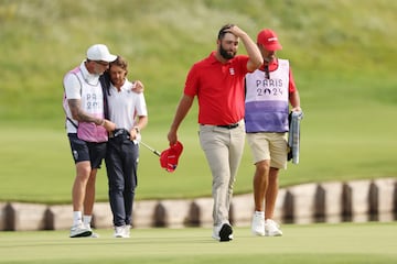 Después de ser oro con cuatro golpes de ventaja pasado el ecuador, colapsó entre los hoyos 11 y 14 y se dejó adelantar por Scheffler, Fleetwood y Matsuyama. Acabó sexto.