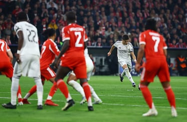 1-2. Golazo de falta de Arda Güler. Dispara con la izquierda y manda el balón la escuadra izquierda de Manuel Neuer que vuelve a no estar muy fino. Doblete del jugador turco.