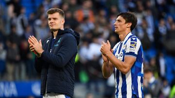 Real Sociedad's Norwegian forward Alexander Sorloth and Real Sociedad's French defender Robin Le Normand (R) celebrate victory at the end of the Spanish league football match between Real Sociedad and Elche CF at the Reale Arena stadium in San Sebastian on March 19, 2023. - Real Sociedad won 2-0. (Photo by ANDER GILLENEA / AFP)