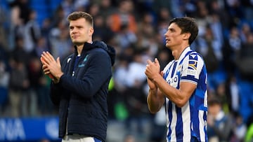 Real Sociedad's Norwegian forward Alexander Sorloth and Real Sociedad's French defender Robin Le Normand (R) celebrate victory at the end of the Spanish league football match between Real Sociedad and Elche CF at the Reale Arena stadium in San Sebastian on March 19, 2023. - Real Sociedad won 2-0. (Photo by ANDER GILLENEA / AFP)