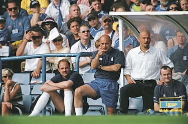 Vialli vivió un breve periplo como entrenador en los banquillos de Chelsea (entre 1998 y 2000) con el que ganó una Copa de la Liga, una FA Cup y un Charity Shield. Tras su paso como entrenador 'Blue' se marchó al banquillo del Watford (2001/02).