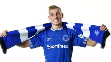 Dejó al FC Barcelona para ir al Everton de Inglaterra.