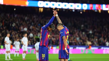 Raphinha y Lamine celebran un gol ante Osasuna.