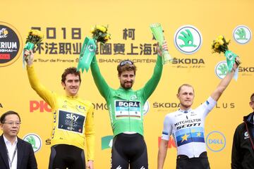 Ciclistas en el podio de la segunda edición del Tour de Francia en China que se celebró en la ciudad de Shanghái.
