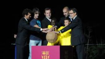 <b>JUNTOS. </b>Amor, Puyol, Rosell, Biedma, Bobby, Pep y Mas, ayer.