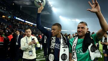 La complicidad de Mbappé y Keylor Navas en su adiós del PSG
