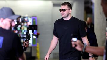 DALLAS, TEXAS - APRIL 09: Luka Doncic #77 of the Los Angeles Lakers arrives at American Airlines Center before the game against the Dallas Mavericks on April 09, 2025 in Dallas, Texas. NOTE TO USER: User expressly acknowledges and agrees that, by downloading and or using this photograph, user is consenting to the terms and conditions of the Getty Images License Agreement. Sam Hodde/Getty Images/AFP (Photo by Sam Hodde / GETTY IMAGES NORTH AMERICA / Getty Images via AFP)