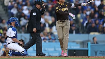 San Diego Padres’ Manny Machado hit a 18-foot solo home run during their game against the LA Dodgers and one fan caught the ball and pulled this ol’ stunt.