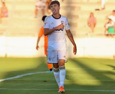 Riki busca la vencida en el templo de sus primeros trucos