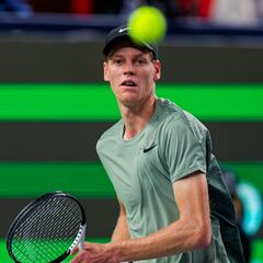 Sinner roza la perfección, Zverev la decepción en Shanghái