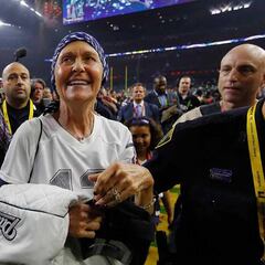Los Patriots dan un anillo de campeón... a la madre de Brady