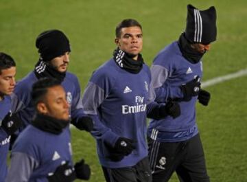 James Rodríguez entrena al lado de sus compañeros del Real Madrid en Yokohama, Japón, pensando en el Mundial de Clubes y el América de México, su primer rival.