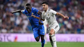 Marco Asensio presiona a Djen&eacute; para quitarle el bal&oacute;n y asistir a Bale en lo que signific&oacute; el segundo gol del Real Madrid.