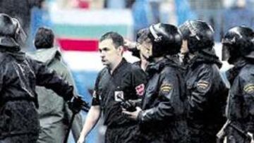 <b>QUE NO SE REPITA. </b>Las redes serán para impedir sucesos como el del Atlético-Sevilla.