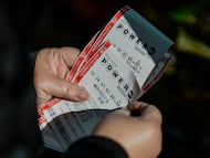 El boleto ganador del premio de 1,8 mil millones de dólares del Powerball se vendió en Arkansas. Revisa tu boleto con los números ganadores.