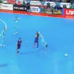 ¡Insólito! Ferrao dio una brutal patada y acabó en el hospital