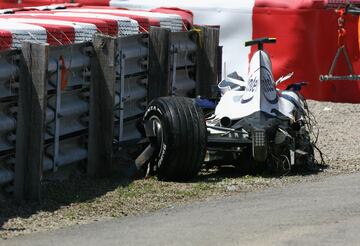 Otra vez la tragedia planeó sobre el circuito Gilles Villeneuve en 2007 tras un escalofriante accidente de Robert Kubica. En la vuelta 27 Kubica intentaba adelantar a Jarno Trulli y el monoplaza del polaco impactó levemente contra el del italiano y se fue directamente contra el muro a casi 300 km/h. El BMW se detuvo casi desintegrado mucho metros más delante cerca de la horquilla. A pesar del golpazo, gracias a las medidas de seguridad cada vez más avanzadas, el polaco solo sufrió una torcedura de tobillo y golpes leves. En 2008 un año después, y tras un extraño accidente en boxes que eliminó a Hamilton, Raikkonen y dejó casi sin opciones a Rosberg y Massa, Kubica se llevó la carrera.