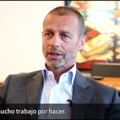 Ceferin se pronuncia sobre la regla de las manos: "No puedes jugar con las manos detrás..."