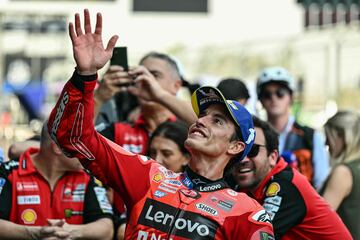 Marc M¨¢rquez celebra la victoria en la carrera al esprint.