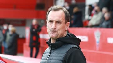 Etxeberria antes del inicio del partido ante el Tenerife en Anduva.