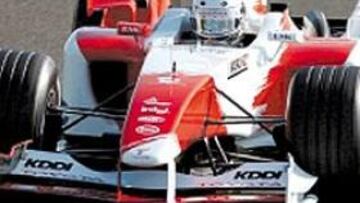 <b>YA ES OFICIAL. </b>Estreno de mono y coche para Trulli en Silverstone.
