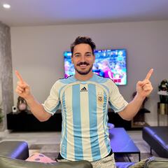 Damián Quintero vibra con sus raíces: “¡Subidos a la Scaloneta!”