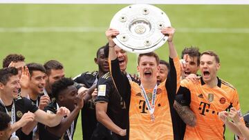 Nübel levanta el título de la Bundesliga.