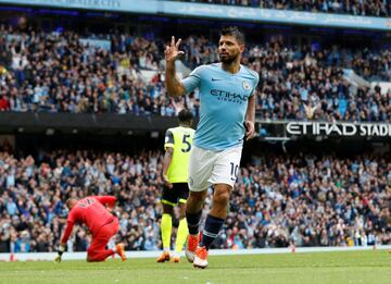 Tras terminar la temporada 2010/11 Agüero habló ante los medios en el aeropuerto de Barajas antes de irse a Argentina para declarar que quería irse del Atlético. El club le citó para la pretemporada y Agüero anunció que no viajaría a Madrid. El Atlético le vendió al Manchester City por 45 millones de €