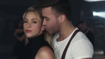 Shakira y Prince Royce en el videoclip de Deja Vu