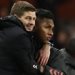 Steven Gerrard se indigna por el racismo contra Alfredo Morelos