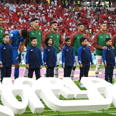 Lo nunca visto: Bono cantó el himno y luego, desapareció