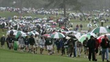 <b>INTERRUPCIONES</b>. La lluvia alargó la primera ronda hasta el viernes y ya ha interrumpido en inicio de la segunda.
