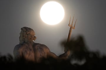 Escultura de Poseidón que se encuentra situada en el puerto de Copenhague.