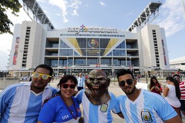 Color de los hinchas llegando  en el NRG Stadium en  Houston. 