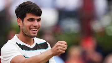 Spain's Carlos Alcaraz celebrates after winning against Czech Republic's Jiri Lehecka at the end of their men's singles final tennis match at the HSBC ATP tennis Championships at Queen's Club in west London on June 22, 2025. (Photo by Adrian Dennis / AFP)
