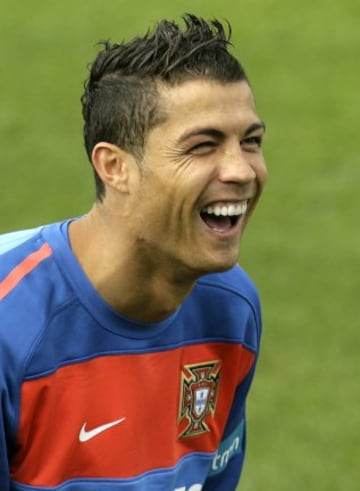 Con mechas, rapado, largo por detras, con dibujos geométricos...