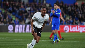 GETAFE, SPAIN - FEBRUARY 20: Lino of Valencia CF reacts after a missed chance during the LaLiga Santander match between Getafe CF and Valencia CF at Coliseum Alfonso Perez on February 20, 2023 in Getafe, Spain. (Photo by Angel Martinez/Getty Images)