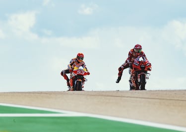 Subcampeón a final de temporada en su estreno como piloto oficial Ducati, con cuatro victorias en su haber y una primera para la historia, por aguantarle a Marc Márquez siete ataques en las dos vueltas finales. Fue en el GP de Aragón y demostró ese día una templanza pocas veces vista ante el caníbal. Eso sí, en Misano 2 se cayó liderando a poco del final intentando soltar de rueda al del Repsol Honda. 