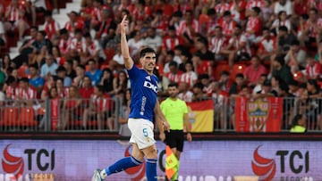 ALMERÍA, 07/06/2025.- El jugador del Oviedo Nacho Vidal celebra un gol durante el partido de ida de la primera eliminatoria de la fase de ascenso a Primera División que UD Almería y Real Oviedo disputan este sábado en Almería. EFE/ Carlos Barba