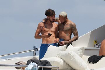 Las fotos de Neymar en Ibiza que suscitan comentarios