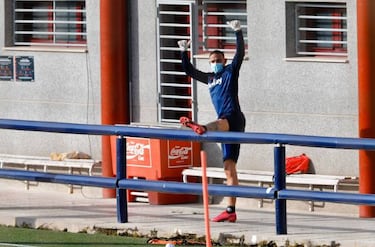 Paco López supervisa la vuelta al trabajo del Levante