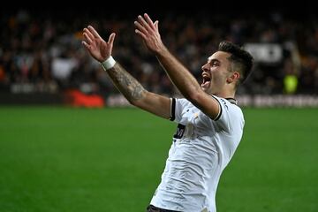 Hugo duro celebra un gol con el Valencia