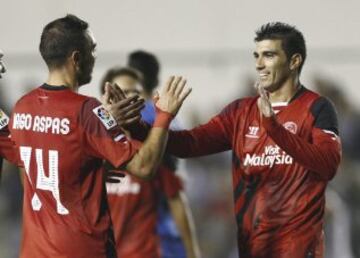 Los jugadores del Sevilla, José Antonio Reyes y Iago Aspas, celebran el segundo gol del equipo andaluz.
