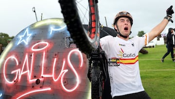Alejandro Montalvo celebra su t¨ªtulo de campe¨®n del mundo en Glasgow, en trial de 20".