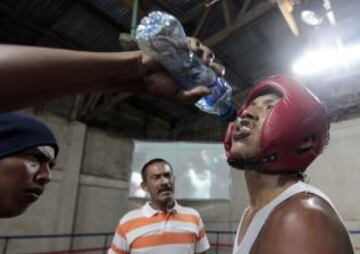 Escuela de boxeo en la comunidad indígena de Pacayita en la ciudad de Masaya, Nicaragua.