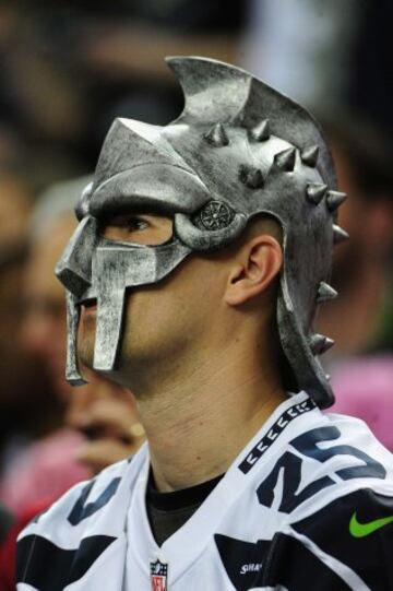 Un fan que s¨ª sab¨ªa a lo que ven¨ªa, con su casco de espartano inclu¨ªdo. Los 300 guerreros de los Seahawks esa noche cenaron en el infierno... de la eliminaci¨®n.