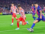 08/04/2026 UEFA CAMPIONS LEAGUE.
PARTIDO DE IDA DE LOS CUARTOS DE FINAL ENTRE EL FC BARCELONA Y EL ATLETICO DE MADRID EN EL SPOTIFY CAMP NOU.
GIULIANO (20) ATLETICO DE MADRID
JOAO CANCELO (2) FC BARCELONA