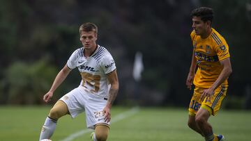 (L-R), Bruno Schmutz of Pumas and Manuel Aguilar of Tigres during the game Pumas UNAM vs Tigres UANL, corresponding Round 16 the Forces basics U20, Torneo Apertura 2022 of the Liga BBVA MX at La Cantera, on August 24, 2022.

<br><br>

(I-D), Bruno Schmutz de Pumas y Manuel Aguilar de Tigres durante el partido Pumas UNAM vs Tigres UANL, correspondiente a la Jornada 16 de las Fuerzas Basicas Sub-20 Torneo Apertura 2022 de la Liga BBVA MX en La Cantera, el 24 de Agosto de 2022.