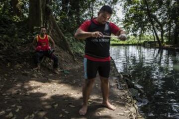 Nació en los 60 como una solución para resolver las disputas entre bandas callejeras. Cada pelea dura cuatro minutos donde luchan utilizando técnicas mezcladas del Pencak Silat, del boxeo, de la lucha libre y del Karate, las técnicas místicas están estrictamente prohibidas.